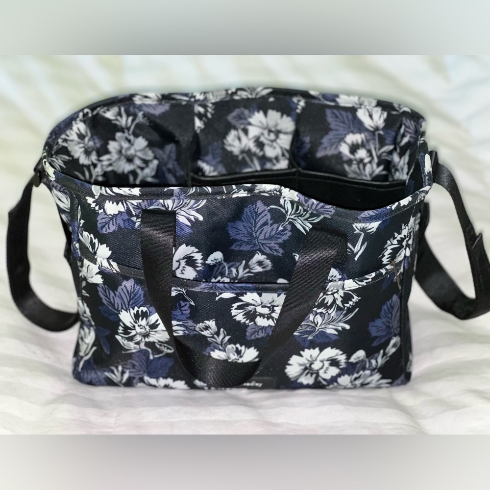GUC Vera Bradley Lighten Up Everything Organizer retired Frosted Floral